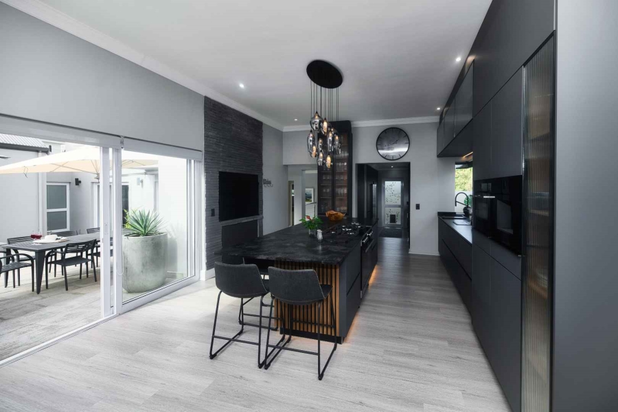 4 Bedroom Property for Sale in Hemel en Aarde Estate Western Cape